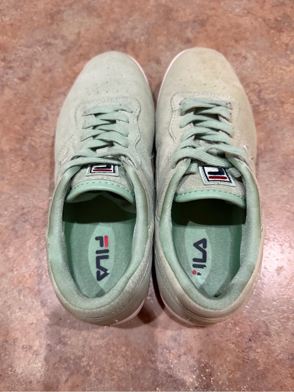 Women's FILA Suede Sneakers. Size
7.5 - Picture 4 of 6